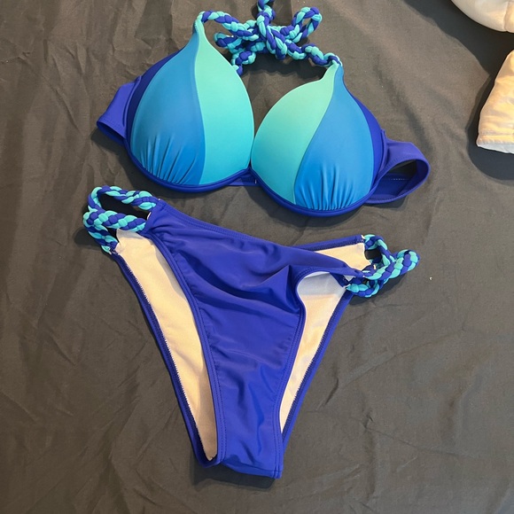 Blue bikini - Picture 1 of 5